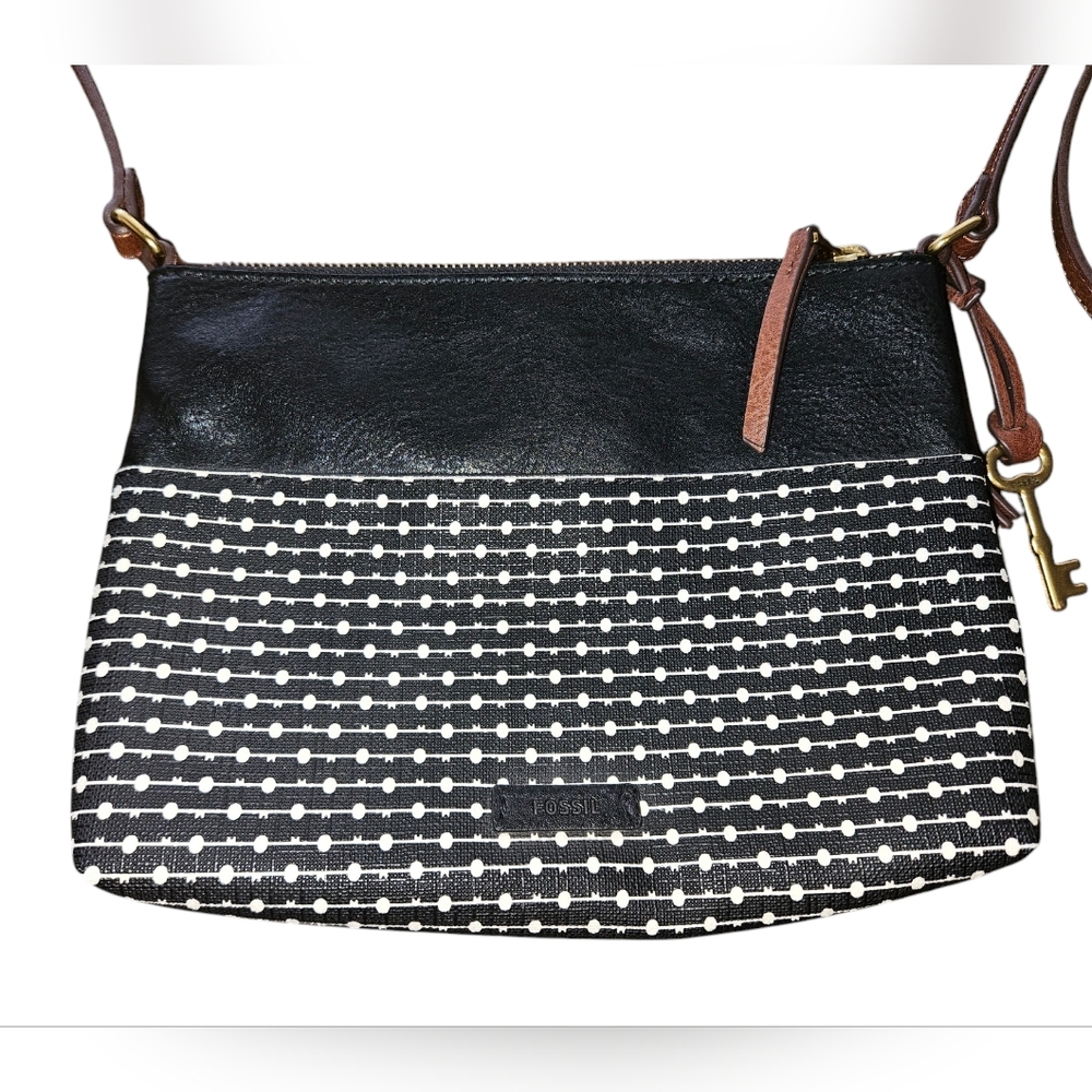 Black Leather Fossil Crossbody Purse - Picture 1 of 4